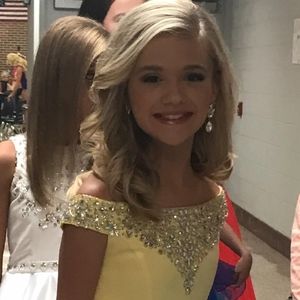 Meet your Posher, Emma-claire